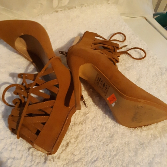 Lace up 3 1/2 inch - Picture 1 of 3